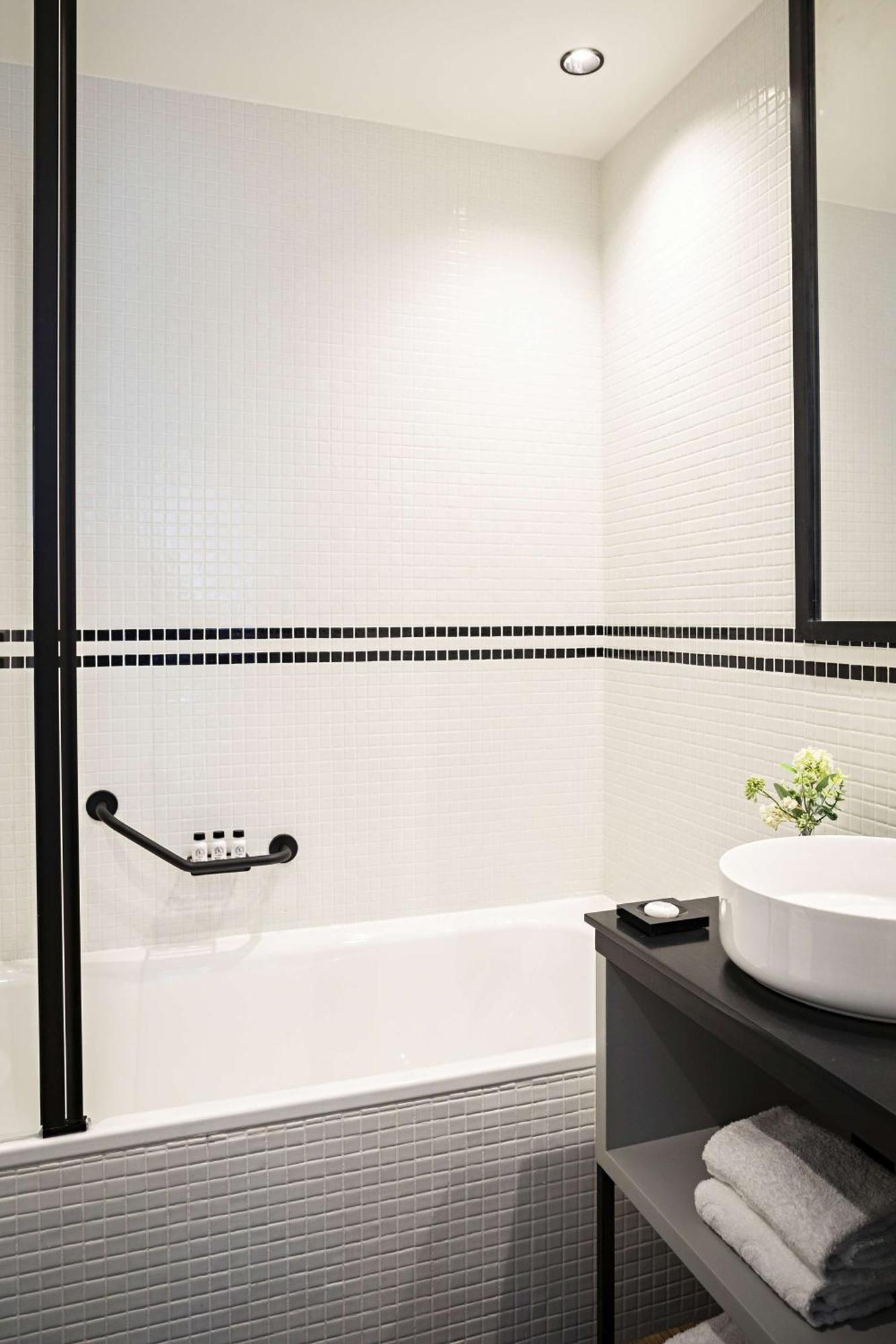 Best Western Premier The Blake Paris Gare Saint Lazare Exterior photo