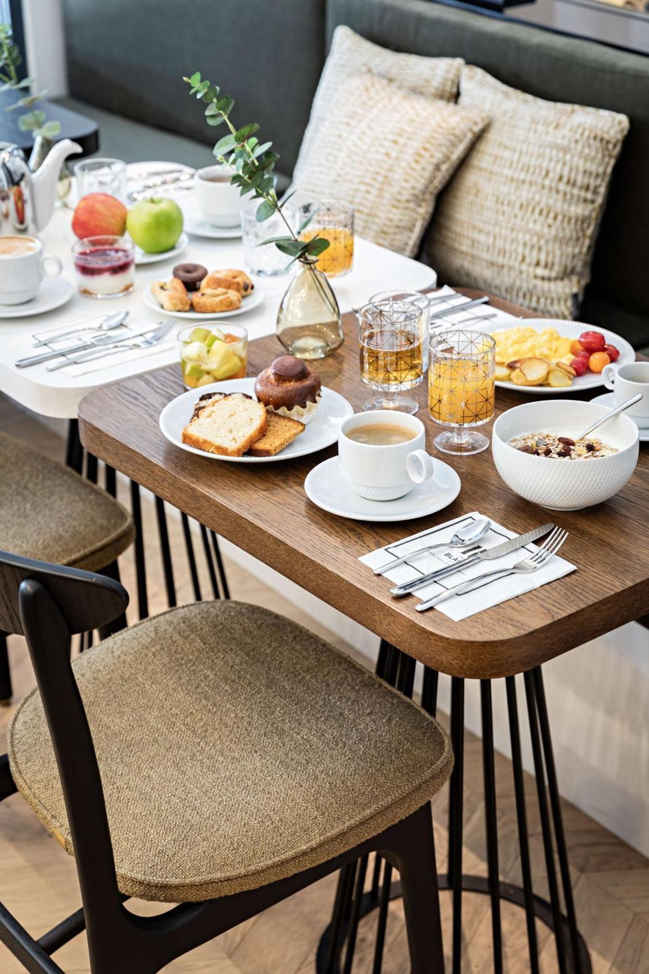 Best Western Premier The Blake Paris Gare Saint Lazare Exterior photo